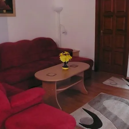 Nyarido Apartman 公寓 *