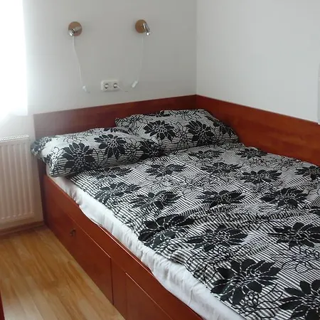 Nyarido Apartman 公寓