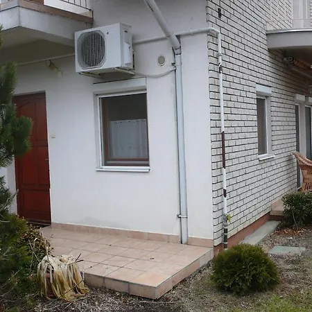 Nyarido Apartman 公寓 *
