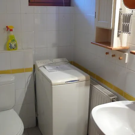 Nyarido Apartman 公寓 Alsóörs