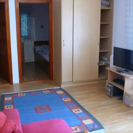 公寓 Nyarido Apartman *