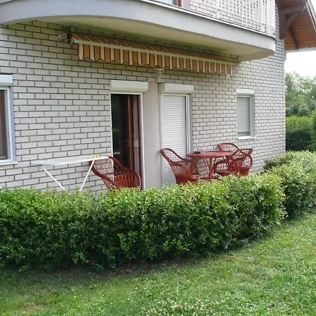 Nyarido Apartman 公寓